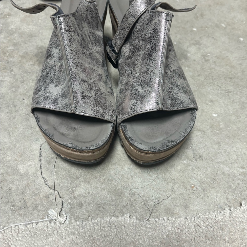 Pierre Dumas Women's Metallic Gray Wedges